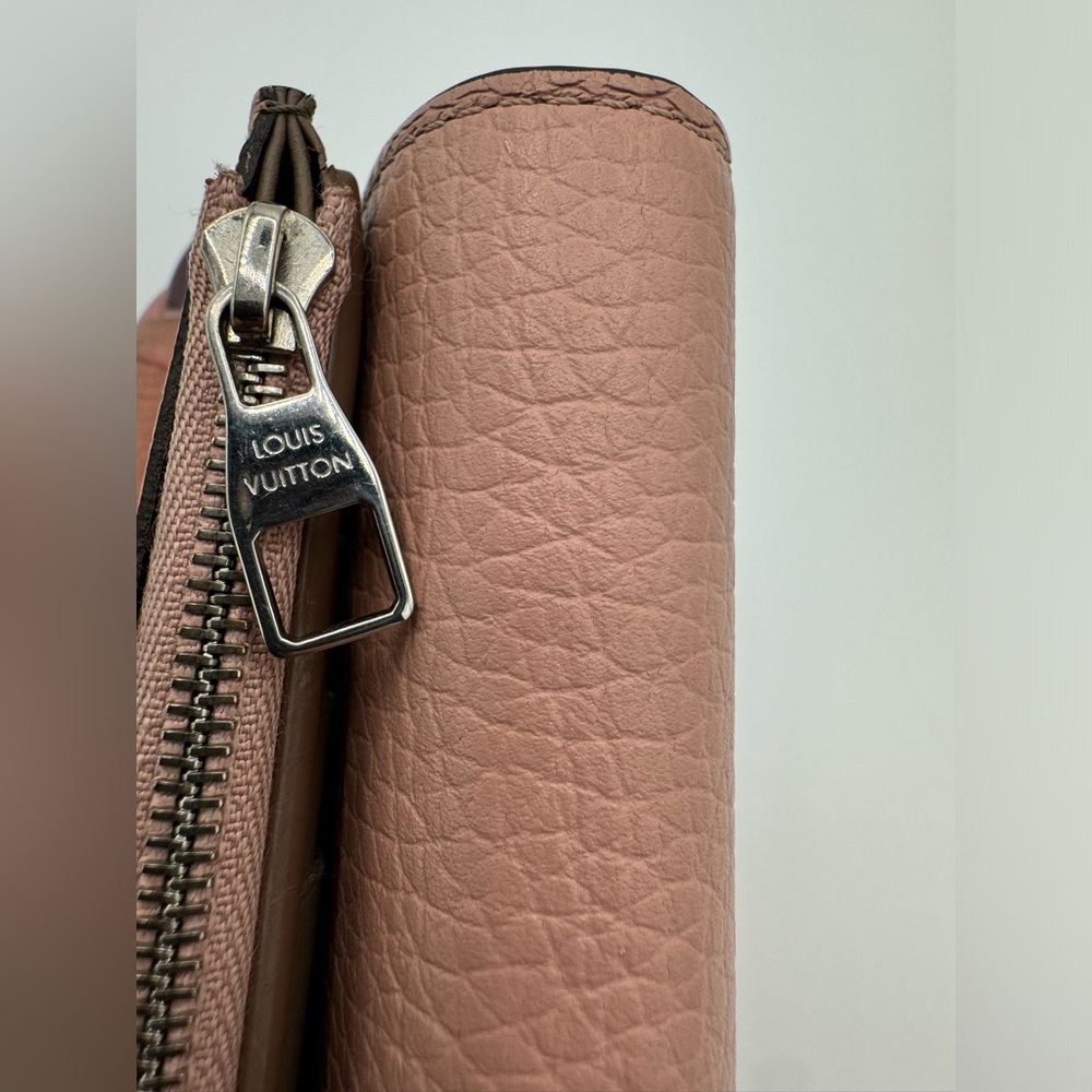 Louis Vuitton Capucines Compact Wallet Magnolia Pink Taurillon Leather LV - Picture 3 of 12